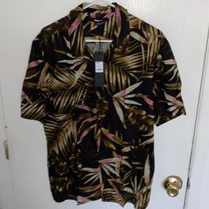 I’m selling a fashion nova men shirt, it is brand new never worn